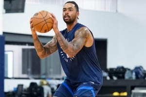 开练&amp;期待新赛季！独行侠官方晒新援拉塞尔多张训练照