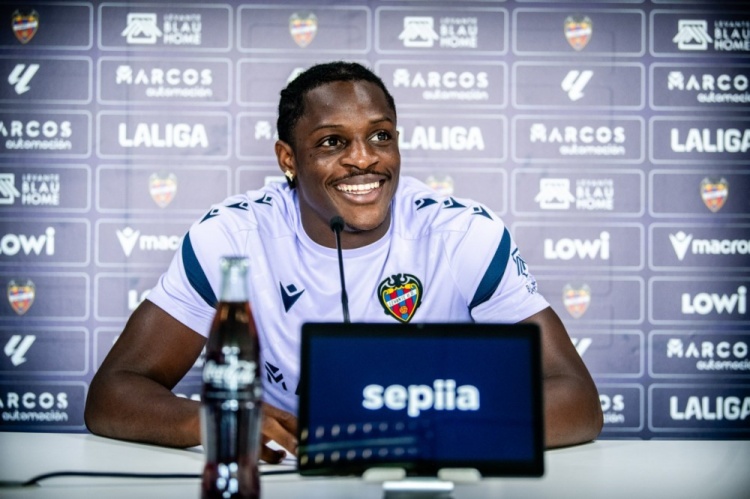 官网-艾永：莱万特是对我最好的选择，这里能让我为球队的成长做出贡献