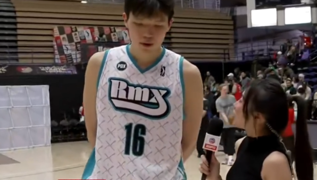 竞技宝-杨瀚森：和混音队友开玩笑说让我当控卫 半个NBA赛季都在摸爬滚打