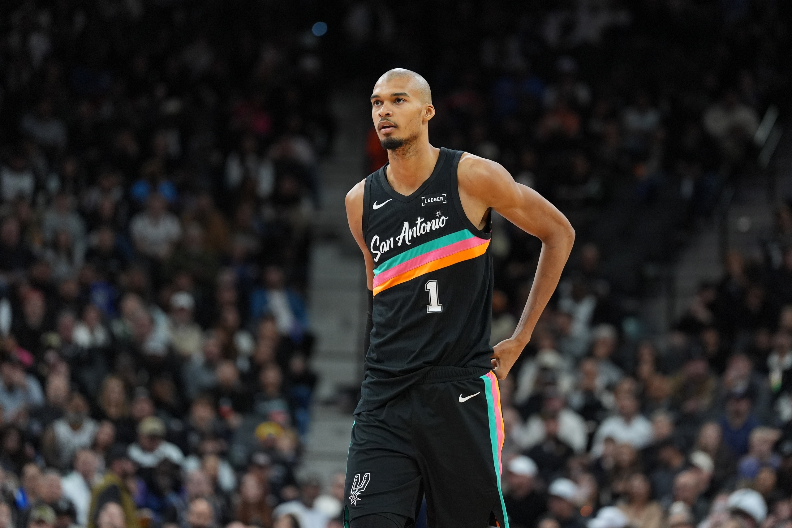 平台-回归首发终于赢球！文班12中7&amp;三分6中5 得到22分10板1助2帽