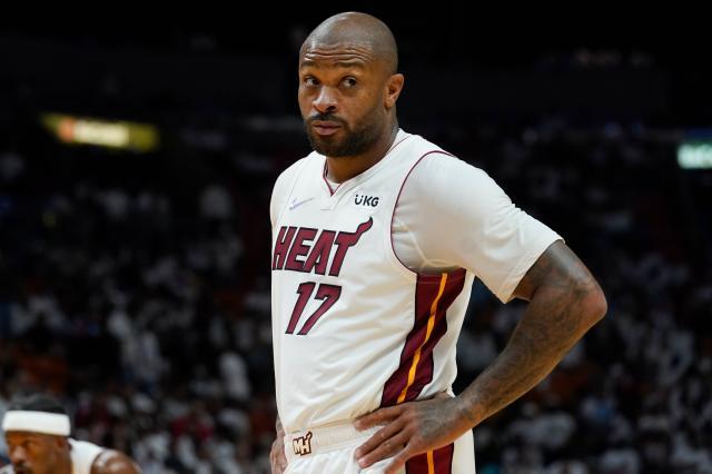 电竞直播-P.J.塔克死盯昔日队友，阐释防守尖兵的自我修养